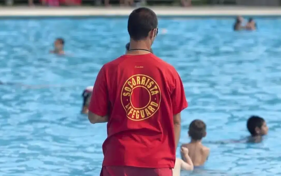 ¿Es obligatorio tener socorristas en piscinas comunitarias?