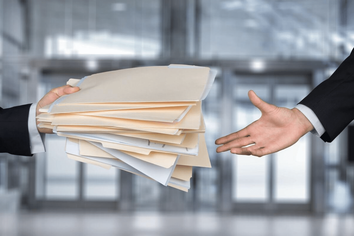 ¿Qué hacer si mi administrador de fincas no entrega documentación?