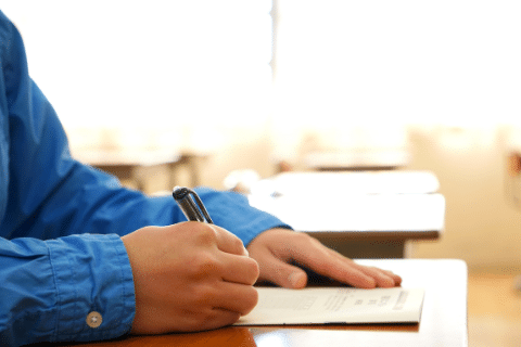 Quién se encarga de redactar los estatutos de la comunidad